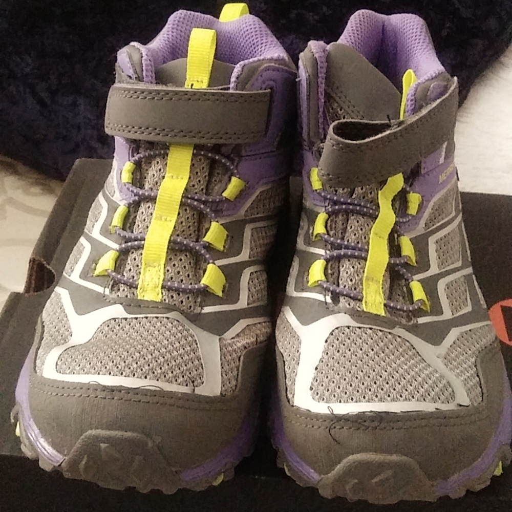 Girls shoes